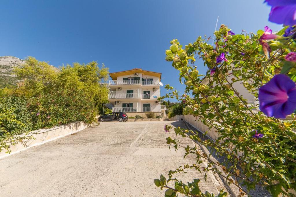 Apartments Slavena 格拉达茨 外观 照片
